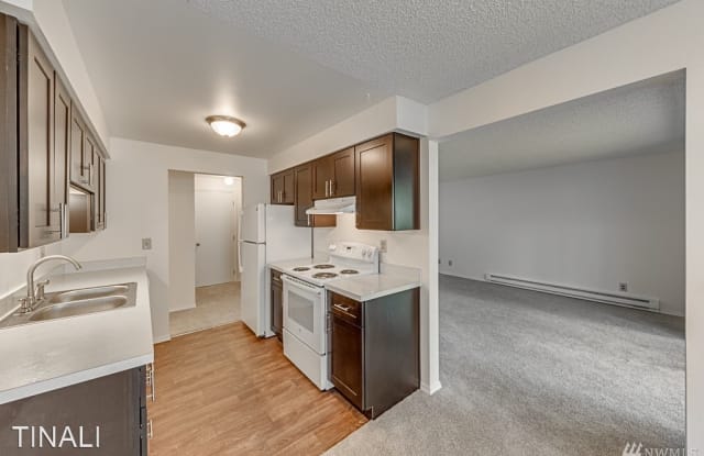 17104 NE 45th ST #7 - 17104 Northeast 45th Street, Redmond, WA 98052