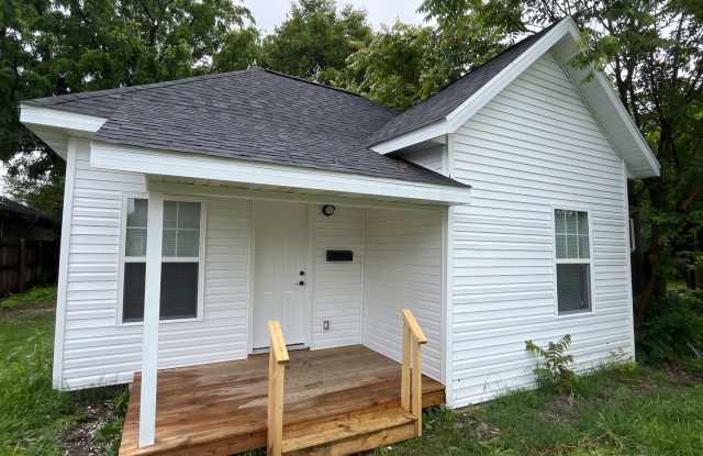 Fully Renovated 2 Bedroom Home – 839 N Kansas Expressway | $750/month photos photos