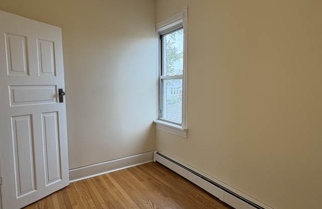 3357 South Oakley Avenue Gallery 4