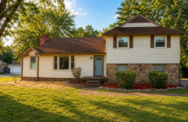 Three Bedroom Two Bath Home Gallery 1