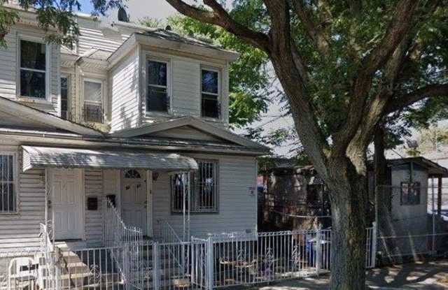 92-10 179th Place - 92-10 179th Place, Queens, NY 11433
