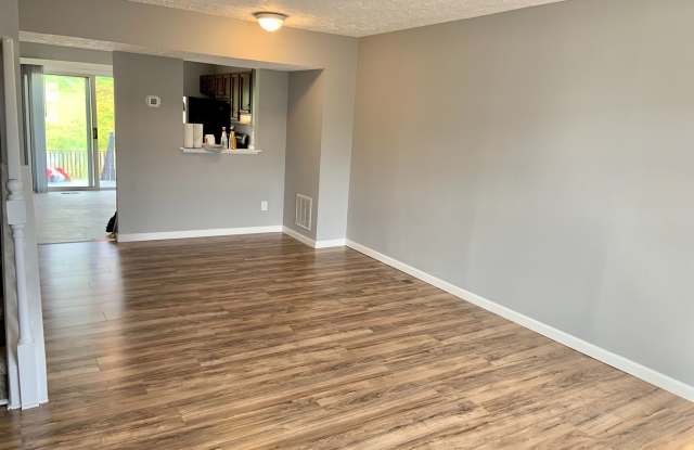 834 Clover Leaf Ct Gallery 2