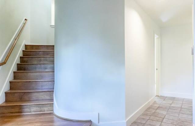 1835 Branard Street Gallery 4