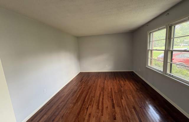 125 MEADOW DRIVE Gallery 4