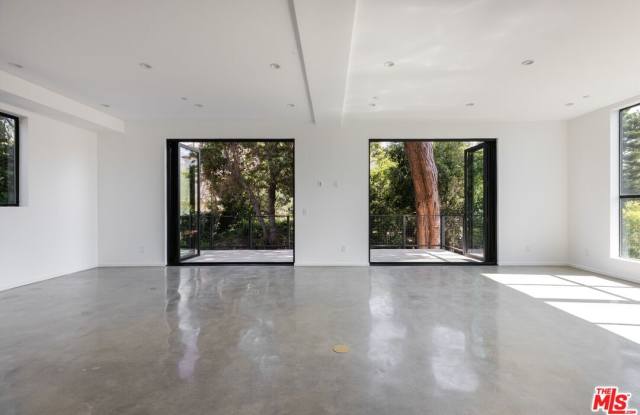 1628 1/2 Micheltorena St Gallery 4