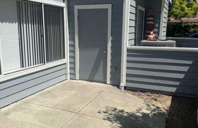 25505 Compton Court Gallery 2