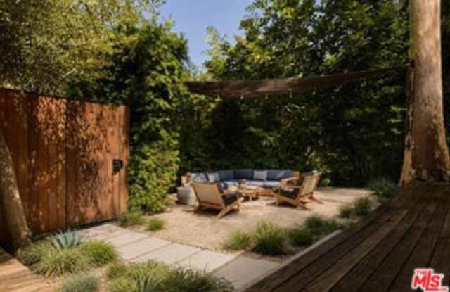 8970 Wonderland Park Avenue Gallery 3