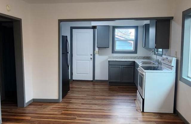 Three Bedroom Home with a Garage Gallery 3