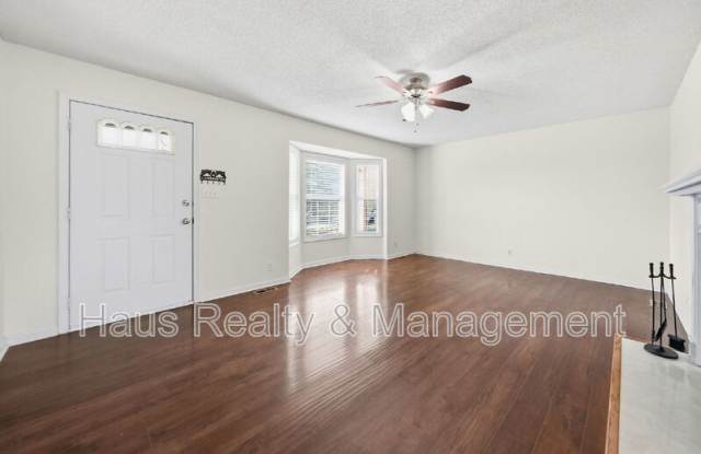1361 Jenny Ln Gallery 4