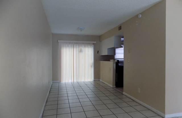 2 Bedroom 1.5 Bathroom Townhouse For Rent at 3409 Avenue R Unit C NW Winter Haven, Fl. 33881 Gallery 4