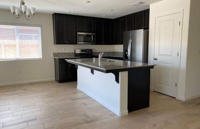 3 BR 2 BA Available Now Gallery 3