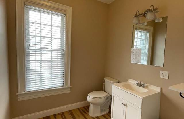 312 W KING Street photos photos