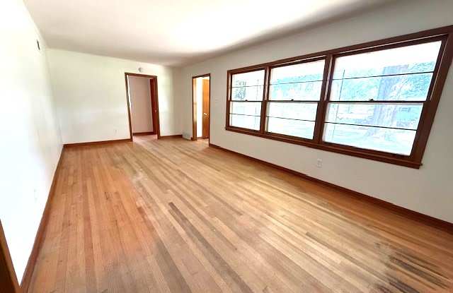 5243 Laurie Ln Gallery 3