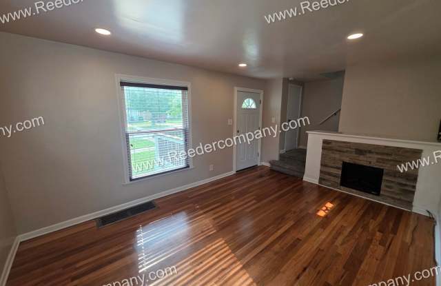 2 bedroom 1 bathroom house minutes from Purdue Northwest Gallery 4