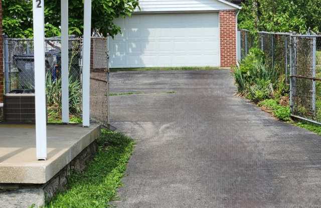 Thankful November move in before Thanksgiving get TWO WEEKS FREE RENT!!!! Duplex close to St. Joe Hospital    20261001 Gallery 4