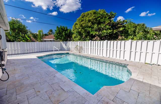 527 W Jasmine Drive - 527 West Jasmine Drive, Lake Park, FL 33403