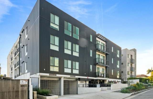 4804 Oakwood Gallery 2