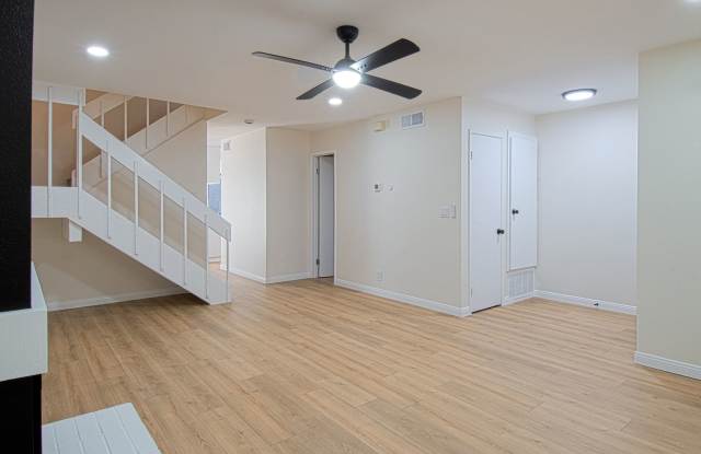Newly Updated 3 Bed 2.5 Bath Townhouse in the Beautiful Quiet Newport Terrace Community Gallery 1