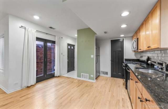 832 West Barry Ave. Gallery 2