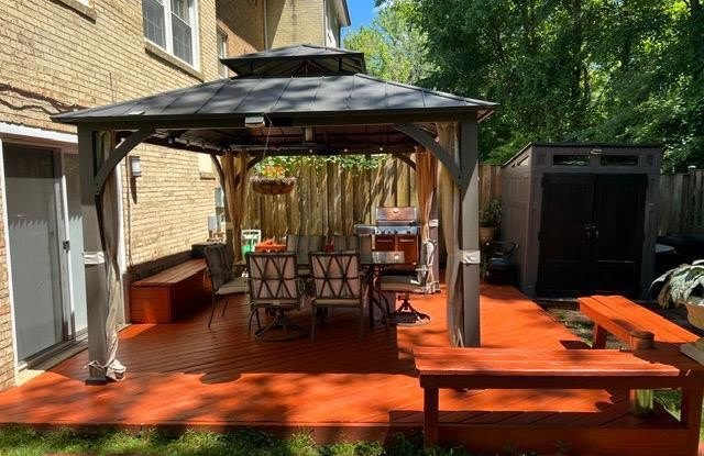 14709 BENTLEY Square Gallery 3