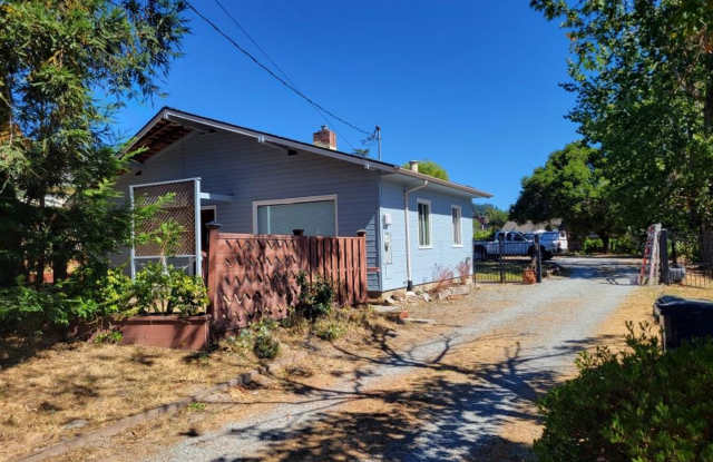 Charming Scotts Valley Cottage with Modern Amenities photos photos