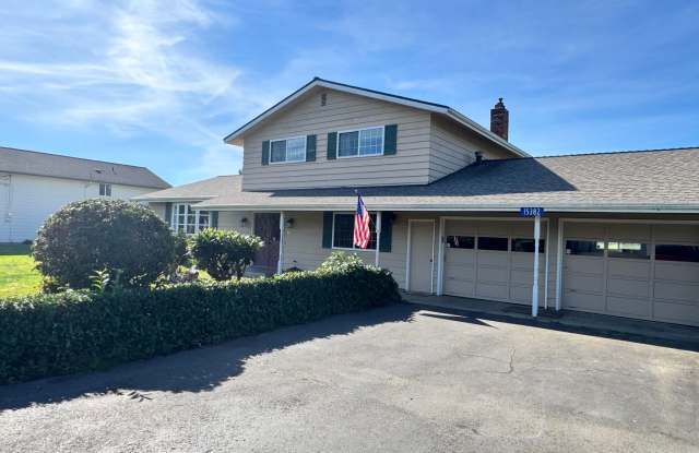 Spacious 4 bed/2.5 bath home Gallery 1