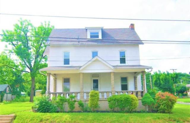 322 N 7th St - 322 North 7th Street, Perkasie, PA 18944