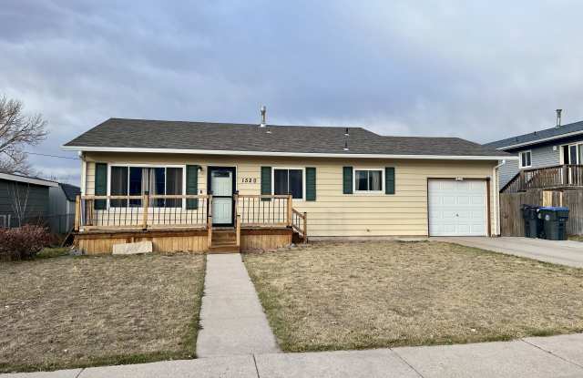 1520 Woodward Dr - 1520 Woodward Drive, Cheyenne, WY 82007