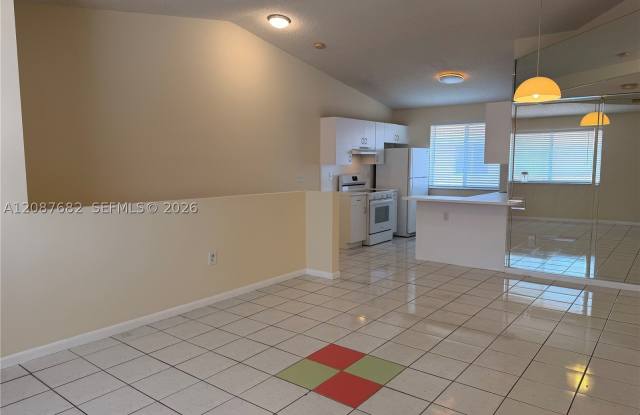 8019 Lake Dr Gallery 3