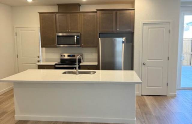 Spacious & Stylish 3-Bedroom Townhome Near Twelve Bridges Gallery 3