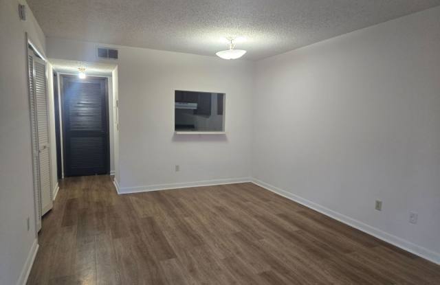 Spacious 1 Bedroom, 1.5 Bath Townhouse – Minutes from Nashville Gallery 4