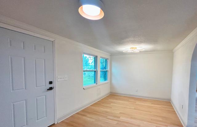 Newly Renovated 2-Bed, 1-Bath Duplex with Modern Upgrades Gallery 3