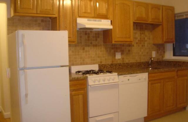 9/1 Two Bed split at Harvard and Comm, 1100 per person Several to choose from for 91/ photos photos