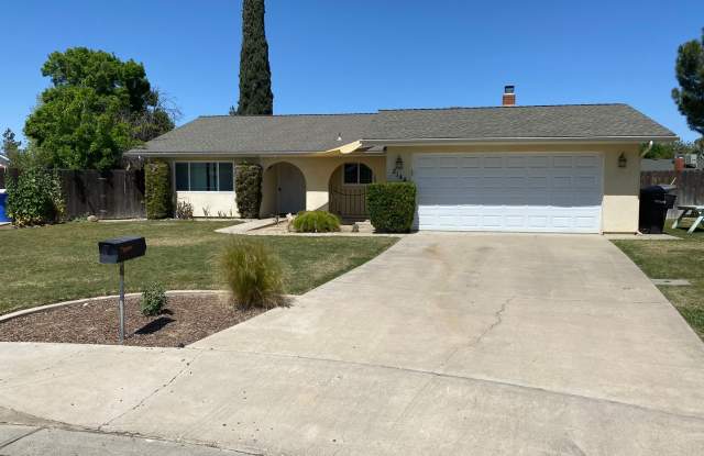 Spacious home in Northeast Hanford, central air, quiet cul-de-sac lot! photos photos