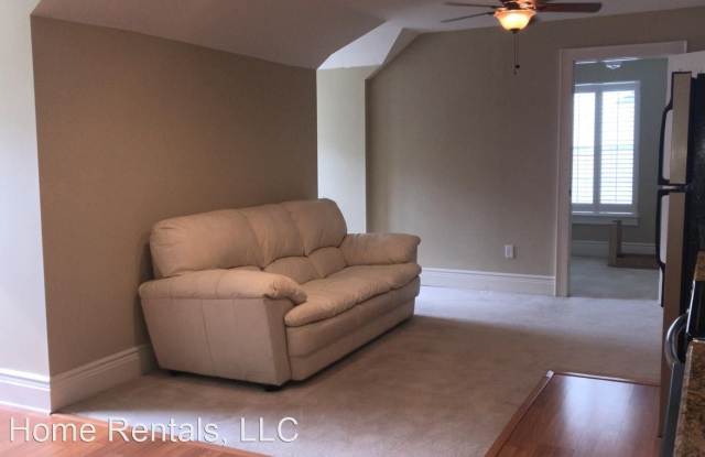 504 Golfpark Drive Unit B Gallery 3