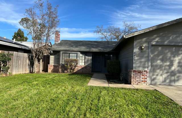 Available NOW!   Rio Linda 4+2, 2 car garage, won't last long Gallery 3