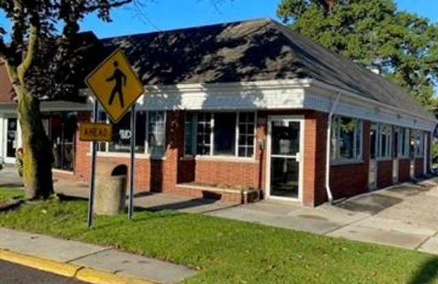 20957 MACK Avenue Gallery 2