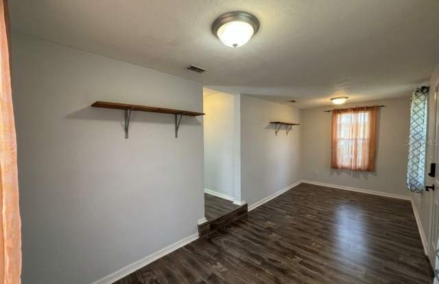 2505 GOLFVIEW Street Gallery 4