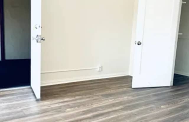2329 Crenshaw Blvd photos photos