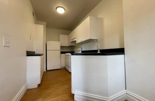 6332 North Rosebury Avenue 1W Gallery 4