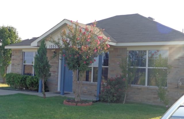 10509 Many Oaks Dr - 10509 Many Oaks Drive, Fort Worth, TX 76140