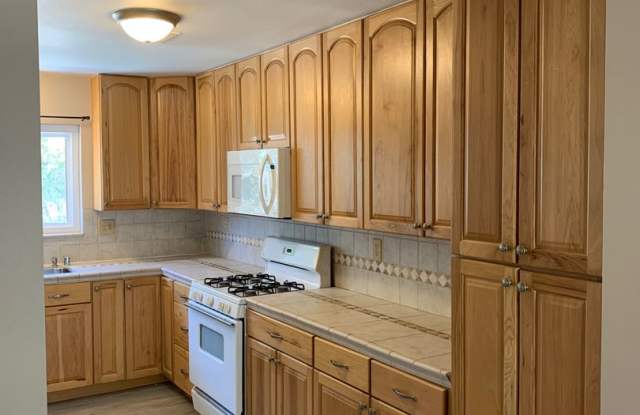 Must see spacious 2 bedroom, 2.5 bath with awesome view Gallery 2