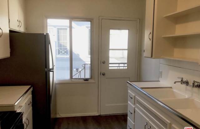 9308 West OLYMPIC Boulevard Gallery 2