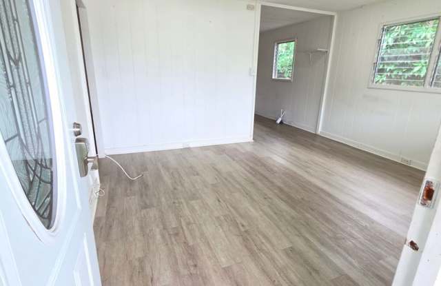 Central Hilo 3BD/1BA Home | Water, Gas & Yard Included | $1,700 Gallery 3