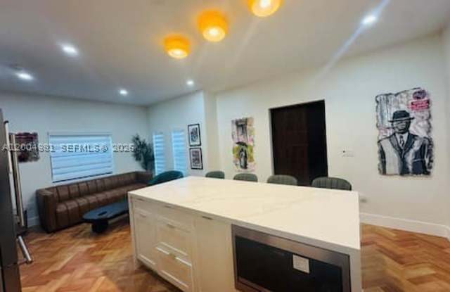 905 SW 13th Ct Gallery 4