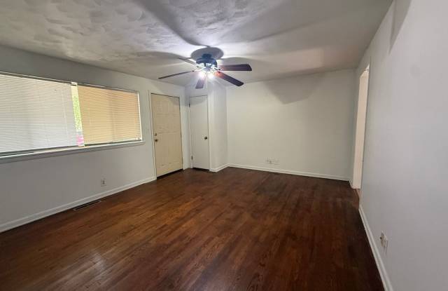 Available Now 2 bedroom 1 bath with attached 1 car garage Gallery 4