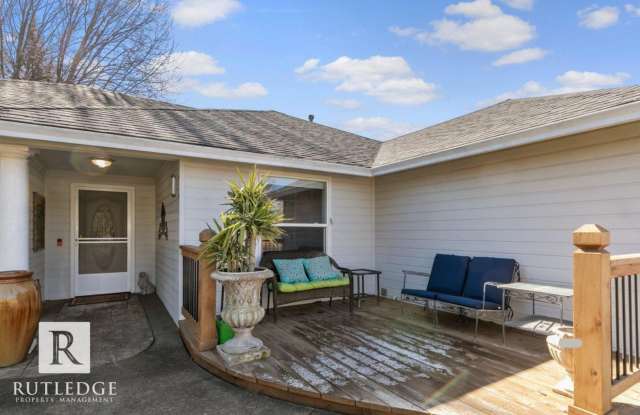 3 Bedroom House in East Medford! - 3498 Viewpoint Drive, Medford, OR 97504