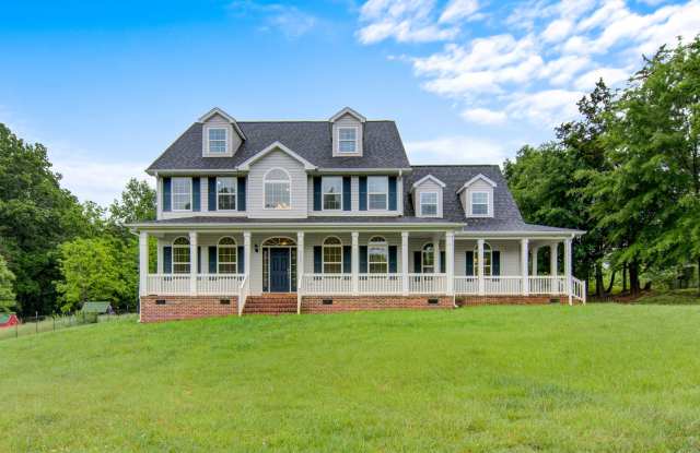 Charming 4 Bed, 3.5 Bath Modern Farmhouse on Expansive Land – Prime Location! photos photos