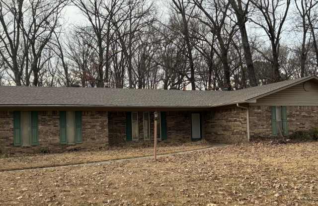 19 Indian Trail Spacious Home in Cloverdale Subdivision photos photos