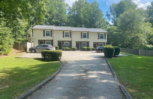 Room in 2 Bedroom Home at Baker Ct Gallery 4